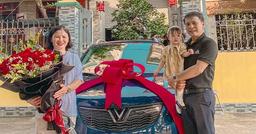 Quang Hải tặng xế hộp tiền tỷ cho mẹ ngày 20/10