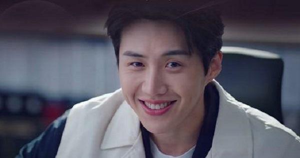 Mặc bê bối ép bạn gái phá thai, Kim Seon Ho thắng giải thưởng điện ảnh lớn