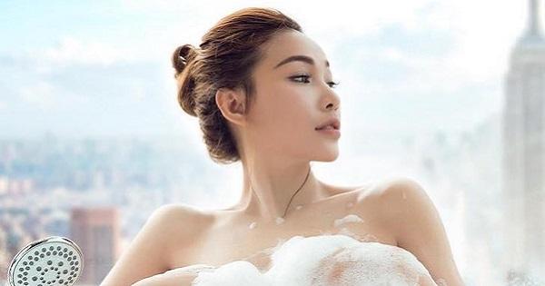 Quỳnh Thư từng gây tranh cãi với bộ ảnh không mảnh vải che thân