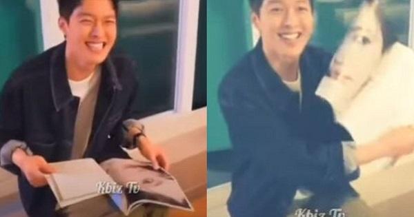 Đang xem báo bỗng thấy Song Hye Kyo, tình trẻ cười tít mắt khoe khắp nơi