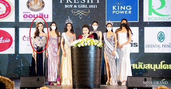 Tân Hoa hậu Thùy Tiên bị xếp đứng ngoài rìa giữa dàn mỹ nhân Thái Lan tại một sự kiện