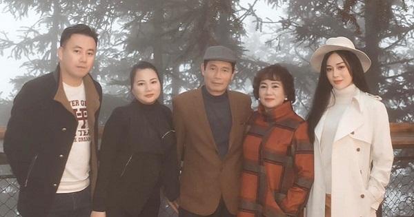 Phương Oanh tung ảnh gia đình "cực phẩm", nhan sắc mẹ nữ diễn viên lấn át luôn con gái