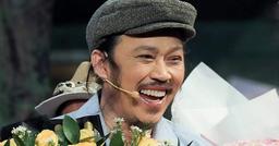 Vừa tái xuất, Hoài Linh đã được vinh danh với chiếc Huy chương vàng liên hoan kịch toàn quốc