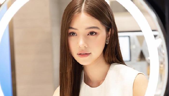 Jolie Nguyễn khoe 16 tuổi độc lập tài chính, 1 tuần kiếm ít nhất 1000 đô