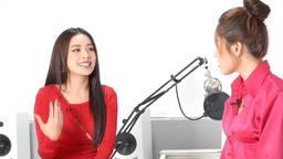 Chi Pu: Ngày xưa rất non nớt và rất chiến, cứ lên sân khấu cầm mic là hát thôi