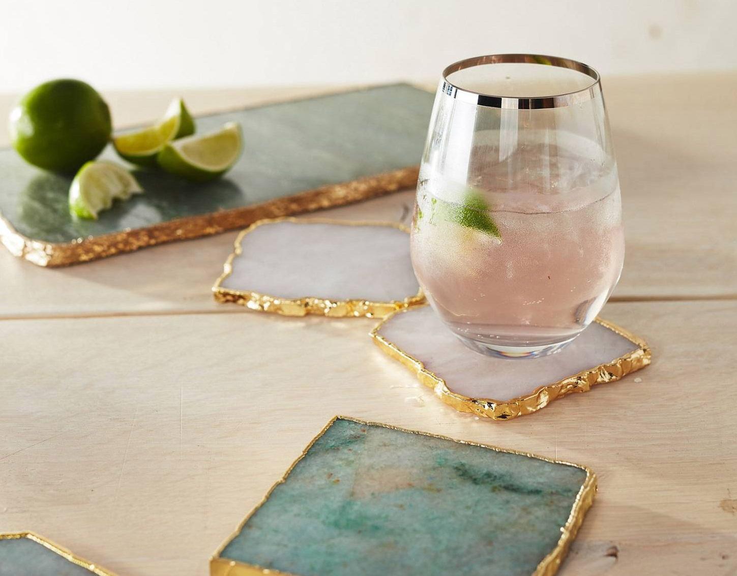 Bộ sưu tập 15 mẫu lót cốc siêu đẹp cho phòng khách thêm sang chảnh