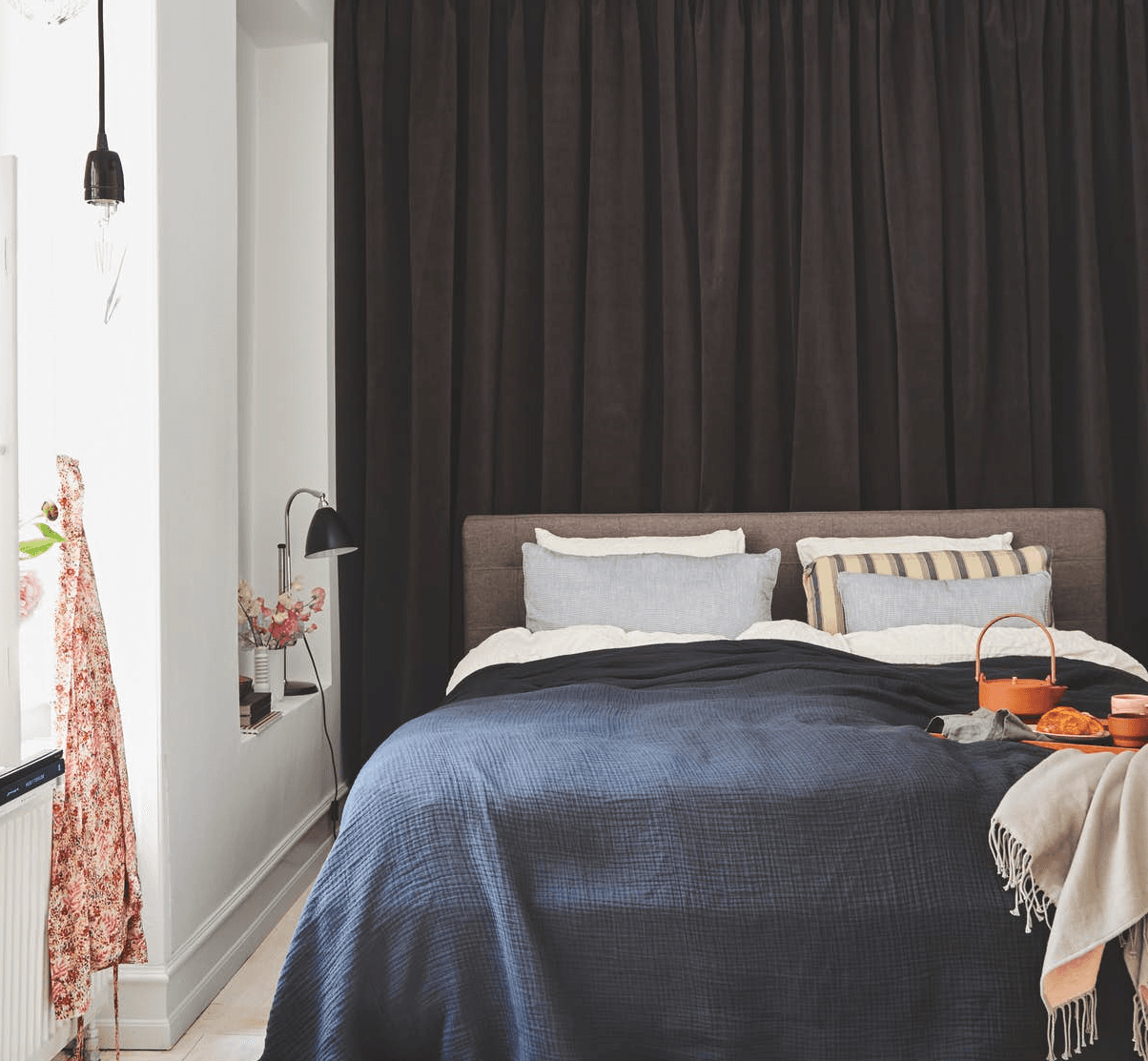 Từ phòng ngủ giản đơn, bừa bộn bỗng "biến hình" thành không gian thanh lịch