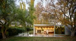 Loé House: Nhà kho cũ được cải tạo thành ngôi nhà tuyệt đẹp giữa thiên nhiên thơ mộng