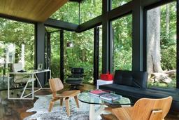 Ngôi nhà gỗ chỉ 37m² giữa cánh rừng của một nhà văn khiến bao người mơ ước