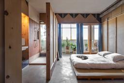 "Hô biến" xưởng công nghiệp cũ thành căn hộ cá tính với nét đẹp thô mộc