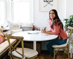 Căn hộ ngập tràn sắc xanh của cô gái trẻ với sự góp mặt của hơn 35 loài thực vật sống động