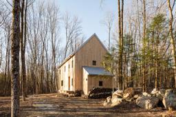 Ngôi nhà bằng gỗ tuyết tùng tuyệt đẹp lại tiện nghi khiến nhiều người muốn "bỏ phố lên rừng"