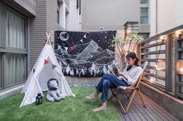 Nàng độc thân biến ban công căn hộ thành góc "cắm trại"chill hết nấc