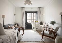 Căn hộ vỏn vẹn 30m² đẹp không góc chết, thêm cả ban công cực chill của nàng độc thân