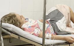 Thái Trinh thêm chứng cứ về dịch vụ tồi của resort 5 sao sau khi bị ngộ độc