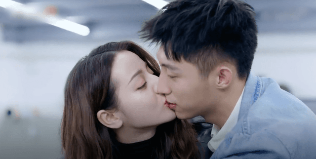 Địch Lệ Nhiệt Ba và Hoàng Cảnh Du tiếp tục lộ thêm bằng chứng hẹn hò bí mật