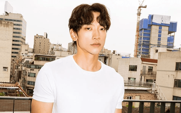 Ông xã Kim Tae Hee gây sốc với vẻ ngoài hốc hác, tiều tụy vì giảm 10kg