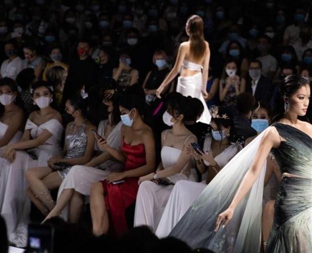 Chân dung "vị khách không mời" tại show của nhà thiết kế Đỗ Long