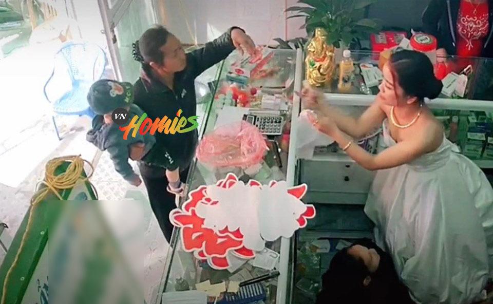 Lễ cưới đang diễn ra, cô dâu vẫn đon đả chạy ra bán thuốc cho khách
