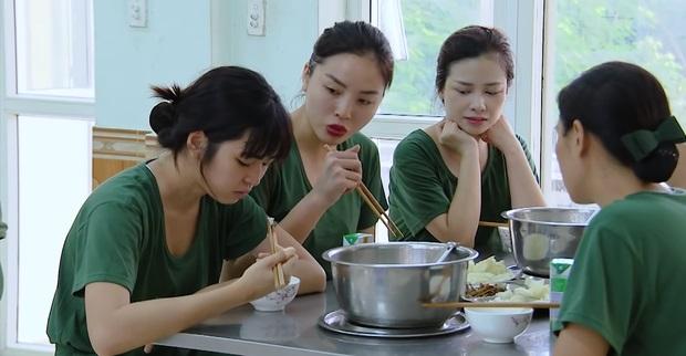 Lý do Khánh Vân "Mắt biếc" bị chính em họ lập group antifan