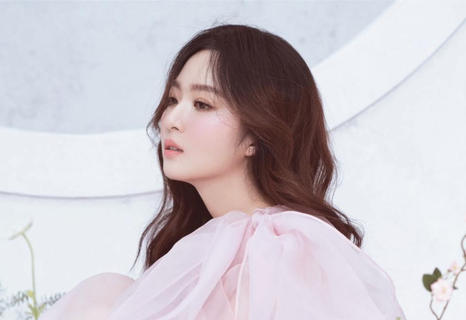 Vẻ đẹp rực rỡ của Anh Sa - con gái của Hoa hậu đền Hùng Giáng My