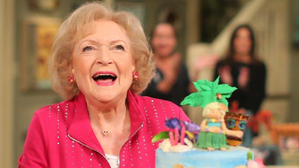 "Cô gái vàng" của Hollywood - Betty White - đón sinh nhật tuổi 99