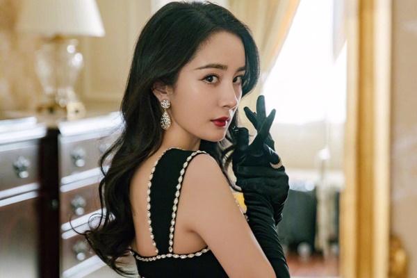 Dương Mịch: Tiểu hoa đán xinh đẹp trở thành nữ hoàng thị phi Cbiz