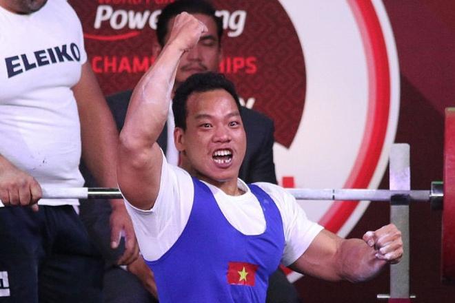 Lực sĩ Lê Văn Công mang về tấm huy chương bạc cho đoàn Việt Nam tại Paralympic 2020