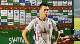 Chiếc áo đẫm mồ hôi làm lộ thân hình cường tráng của Tiến Linh, fanpage CLB Bình Dương "đỏ tim"