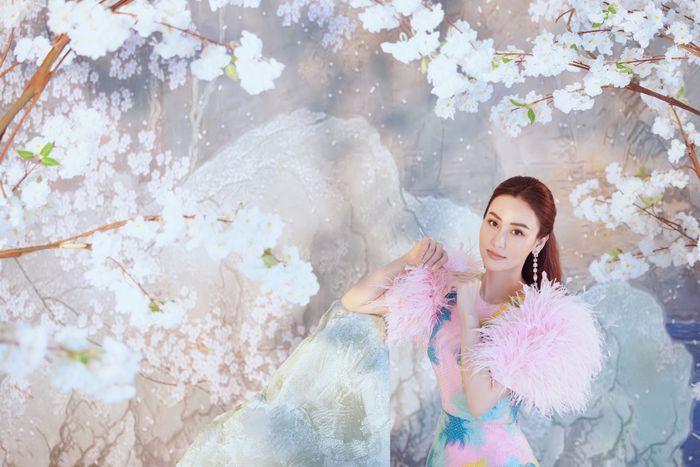 Vẻ đẹp kiều diễm của Ngân Khánh trong trang phục của NTK Lê Thanh Hòa