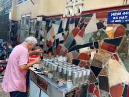 Xe cà phê phin "sống" cùng Sài Gòn hơn một phần tư thập kỉ