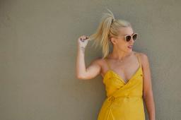 11 trang phục bạn cần có cho một mùa hè đầy sống động