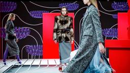 Dolce&Gabbana, Prada, Moschino trình diễn BST Thu - Đông 2021