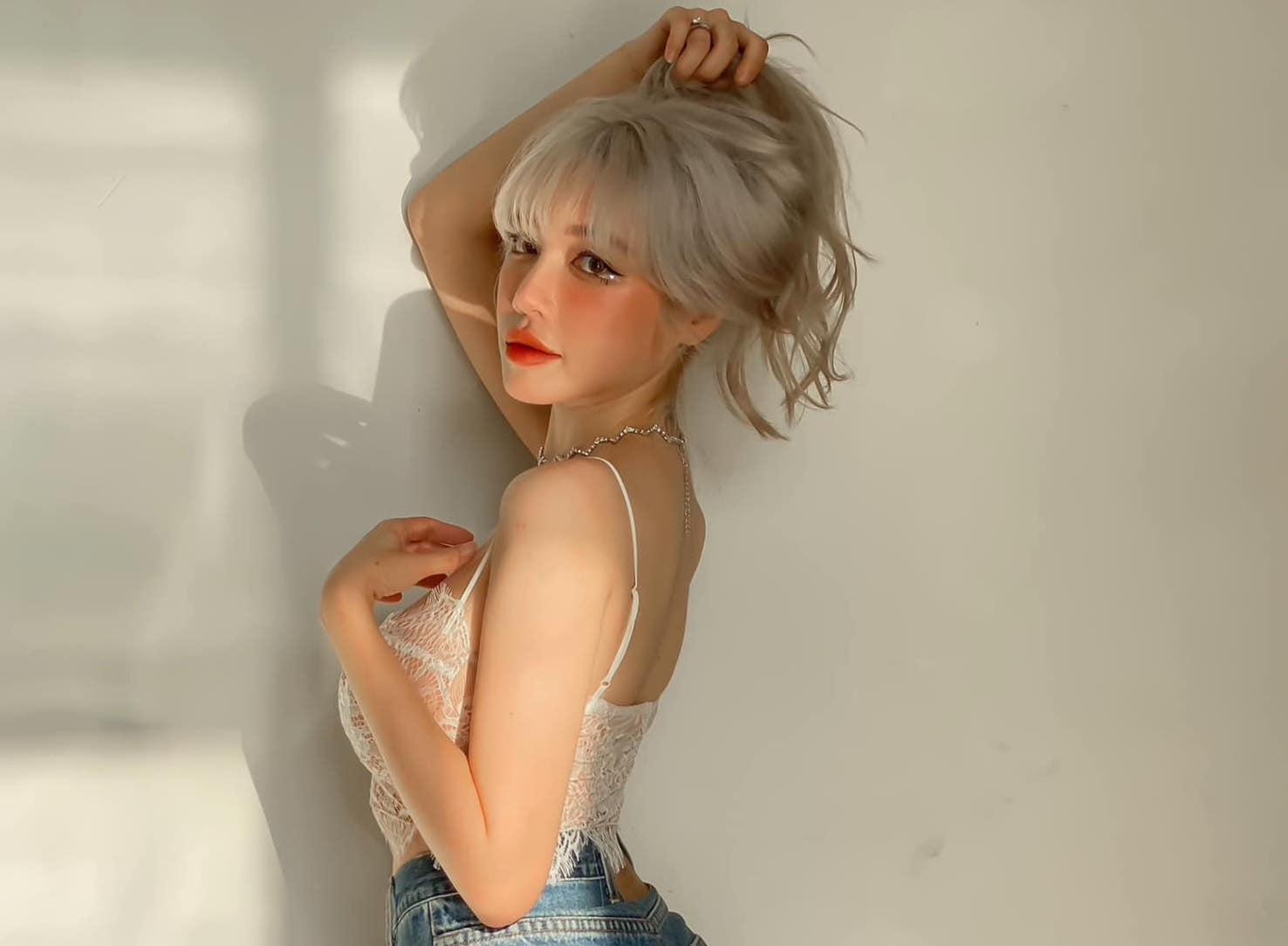 Elly Trần mới lạ với tóc bạch kim, thần thái biến hoá cân hết mọi style