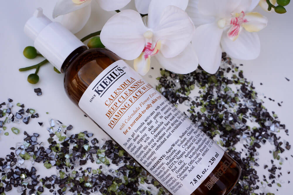 Sữa rửa mặt Kiehl's hoa cúc có chứa thành phần tự nhiên, an toàn và lành tính cho mọi lạn da, kể cả da nhạy cảm.