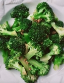 Cách làm bông cải xanh trộn sốt tương gừng ngon để ăn chay vừa nhanh vừa hấp dẫn