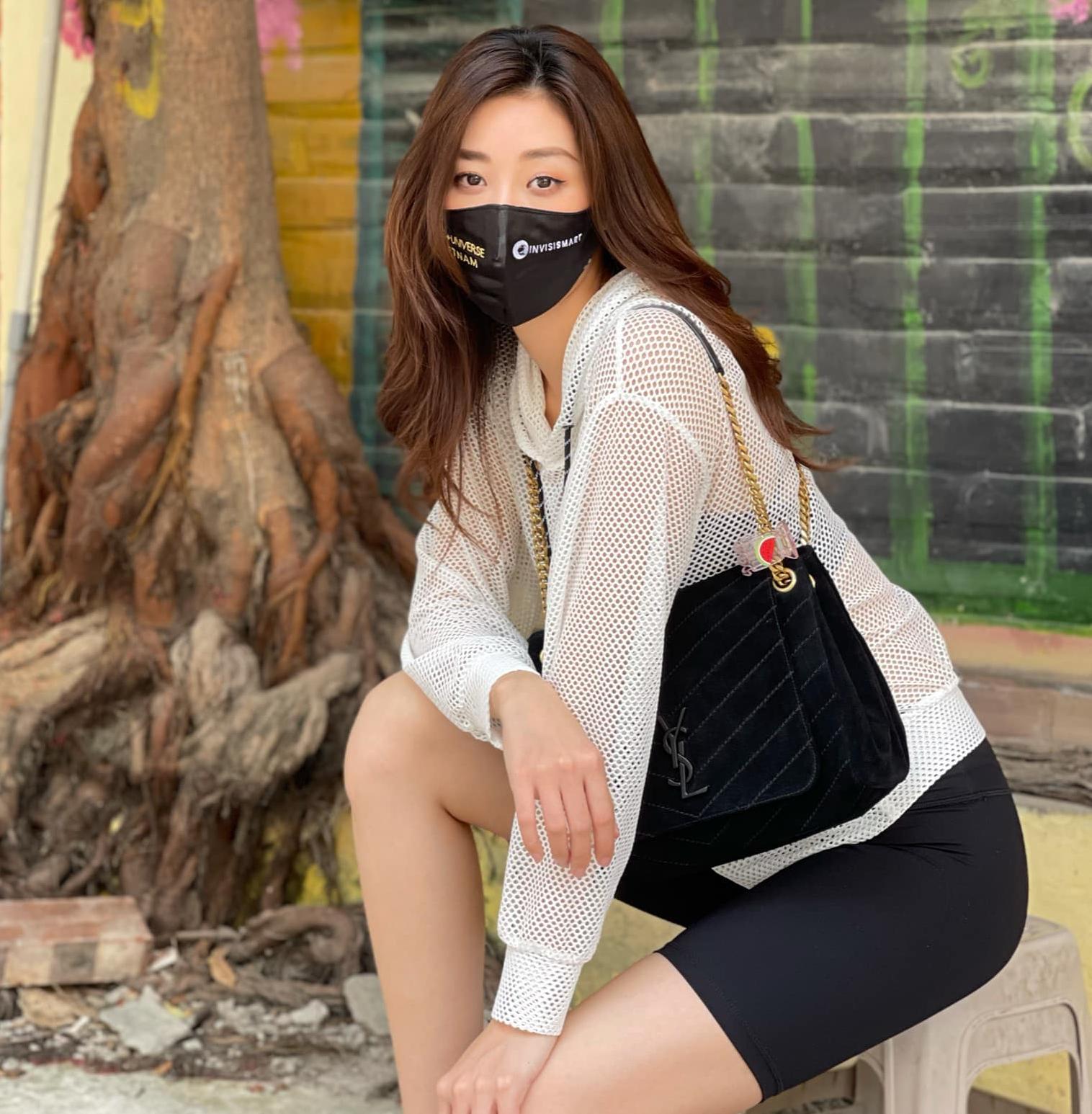 Hoa hậu Nguyễn Trần Khánh Vân 'chiêu đãi' người hâm mộ bằng loạt ảnh trước khi trở về TP.HCM.