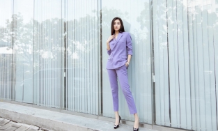 Mai Phương Thúy với trang phục rực rỡ, khoe dáng tuổi 30