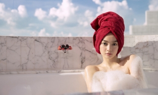 Đi tắm cũng phải đẹp: Khoảnh khắc gợi cảm của Kaity Nguyễn