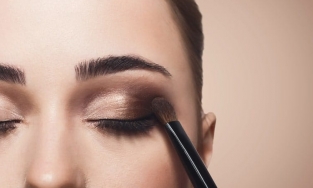 Cách trang điểm mắt an toàn theo tư vấn của bác sĩ Viện Mắt Trung ương