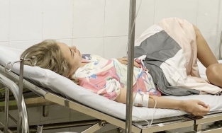 Thái Trinh và Phan Lê Ái Phương nhập viện vì ngộ độc khi đi du lịch