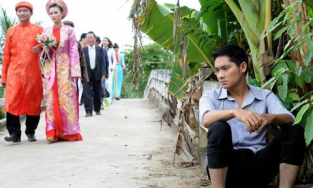 Đám cưới người yêu cũ, thanh niên giật sập cầu dao điện khi đón dâu