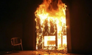 Mệt mỏi vì bị giục lấy chồng, cô gái châm lửa đốt nhà