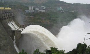 Mưa lớn khiến Lào Cai ngập lụt, nhà máy thủy điện Bắc Hà xả lũ khẩn cấp