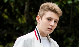 Sau thông tin cha mẹ mắc Covid-19, sức khỏe của Barron Trump được quan tâm