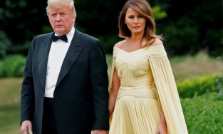 Vợ chồng Donald Trump đang tự cách ly chờ kết quả xét nghiệm Covid-19