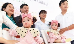 Trúc Nhi - Diệu Nhi trong ngày xuất viện với tư cách hai cá thể độc lập