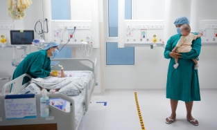 Sau 84 ngày phẫu thuật tách rời, Trúc Nhi và Diệu Nhi xuất viện