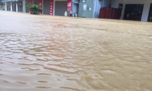 Thừa Thiên Huế: Cảnh bão lũ đặc biệt lớn