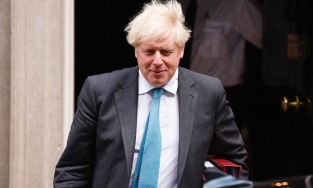 Thủ tướng Anh cân nhắc từ chức vì lương thấp, không đủ sống